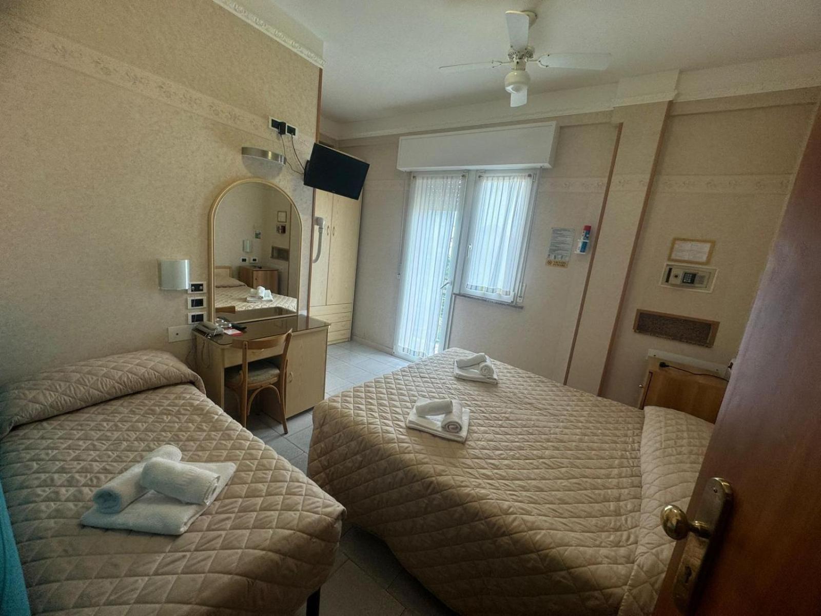 Hotel Bel Sogno Rimini Exteriör bild